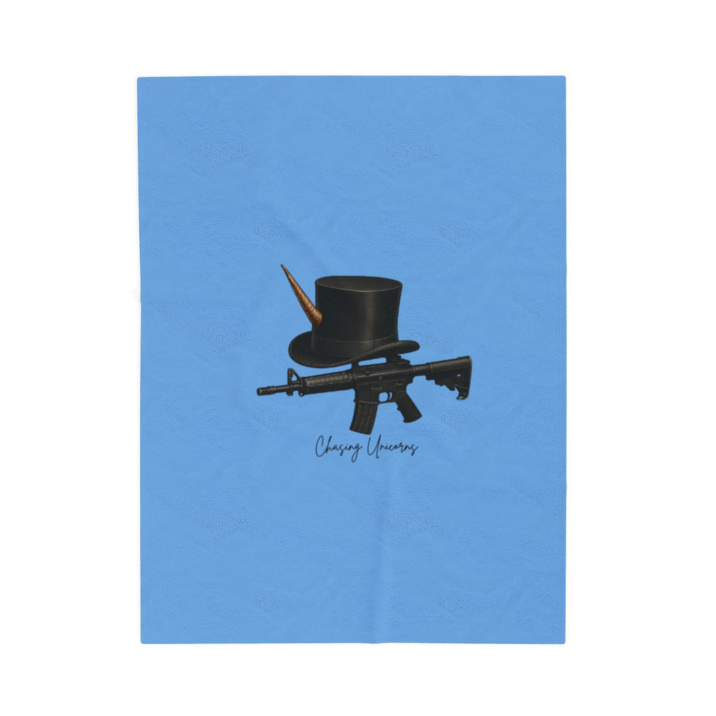 Chic Velveteen Plush Blanket with Hat and Gun Design, Cozy Throw for Home Decor, Unique Gift for Film Lovers, Stylish Bedroom Accessory