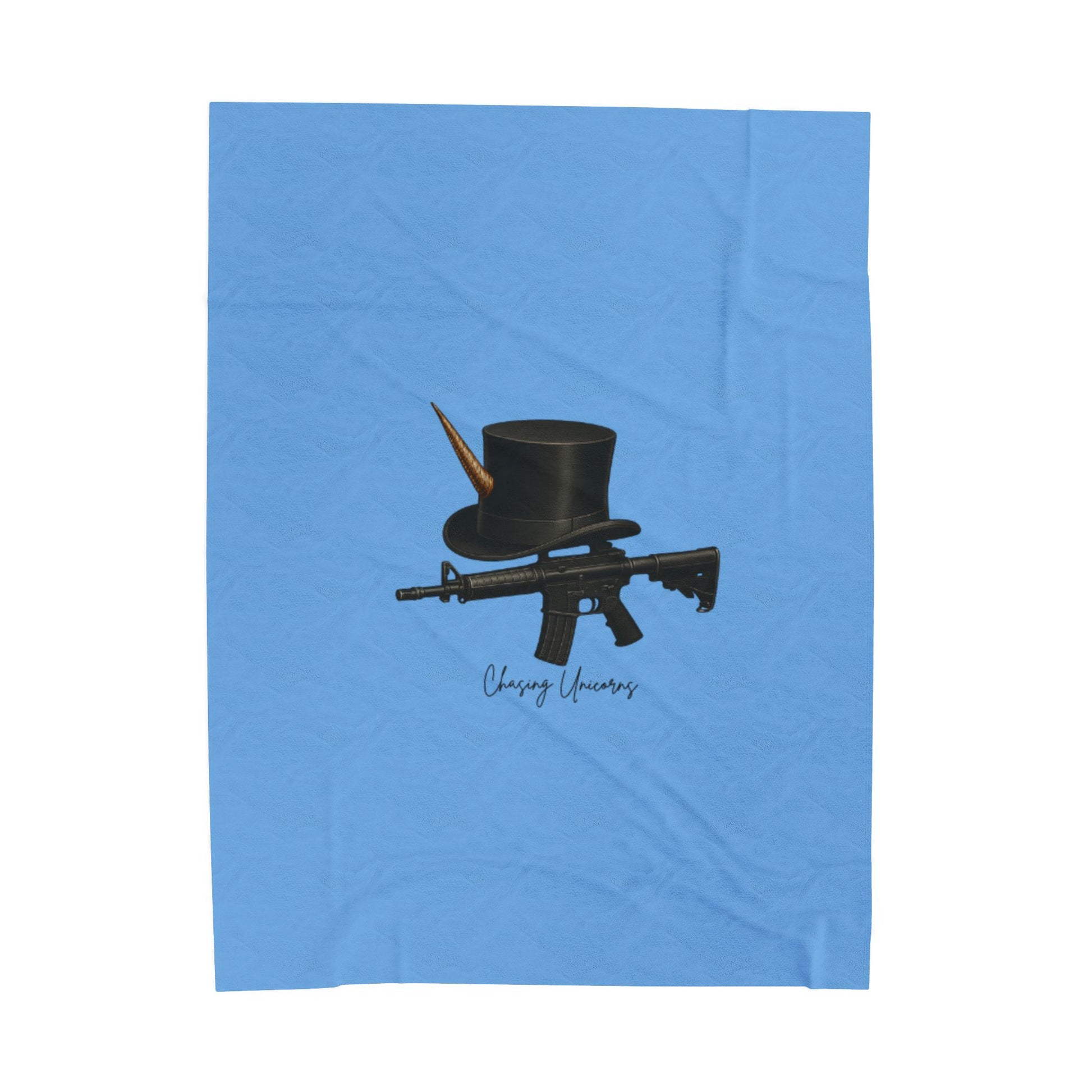 Chic Velveteen Plush Blanket with Hat and Gun Design, Cozy Throw for Home Decor, Unique Gift for Film Lovers, Stylish Bedroom Accessory